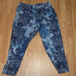 New Directions Studio Patterned Leggings